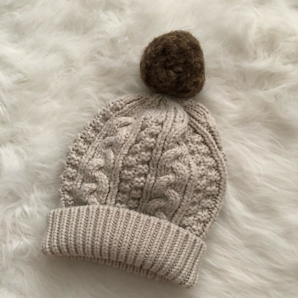 Pom Pom knit beanie